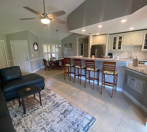 5th image of 207 Southampton Dr