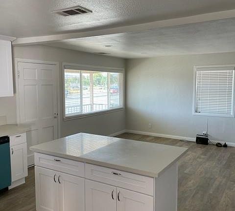 KITCHEN & FAMILY ROOM