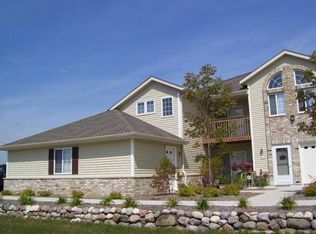 4074 Creekside Dr, Janesville, WI 53548