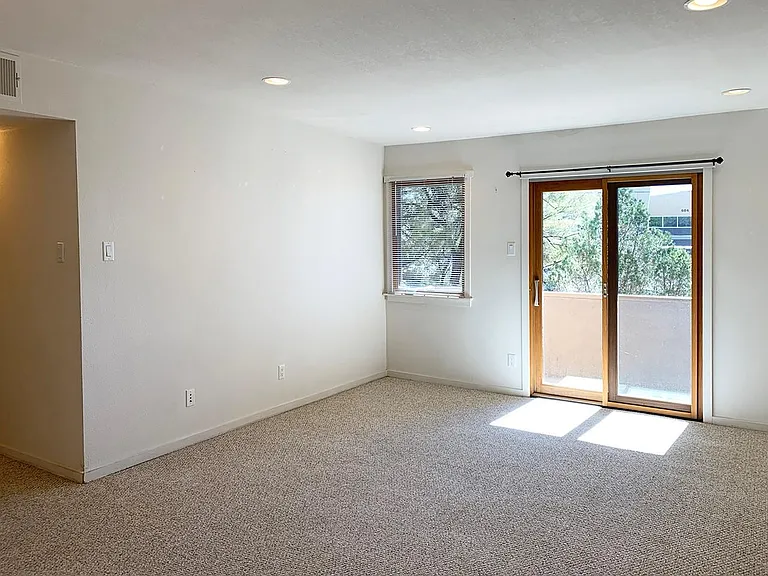 601 W San Mateo Rd #142 — Photo 1