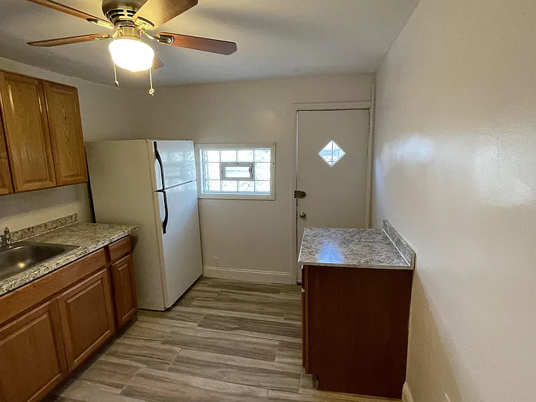 412 N Holly St — Photo 7