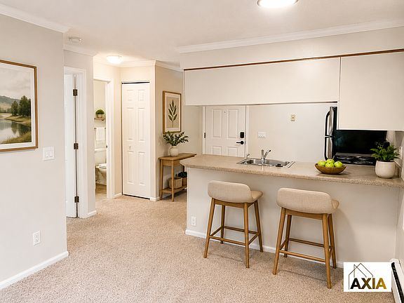 3rd image of 1927 Canyon Blvd APT 201
