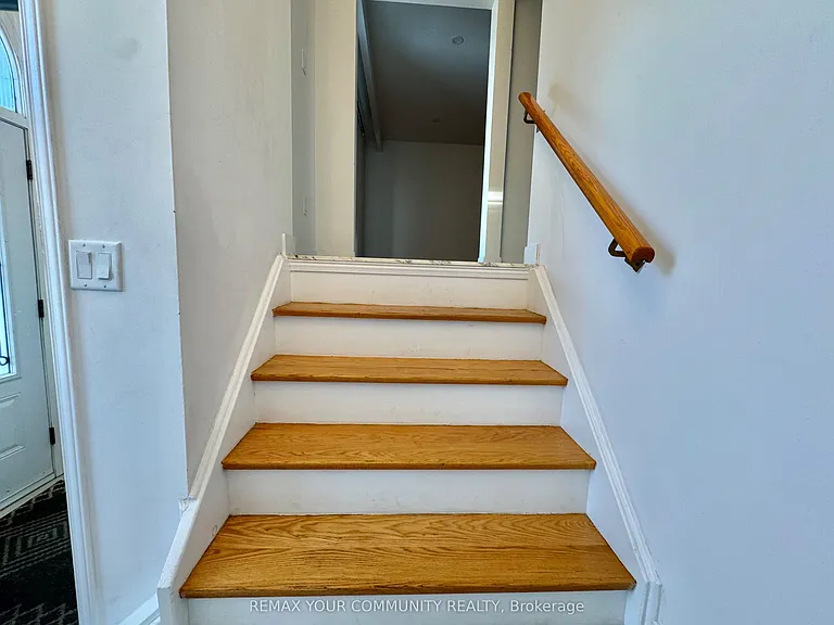165 Aberdeen Ave — Photo 2