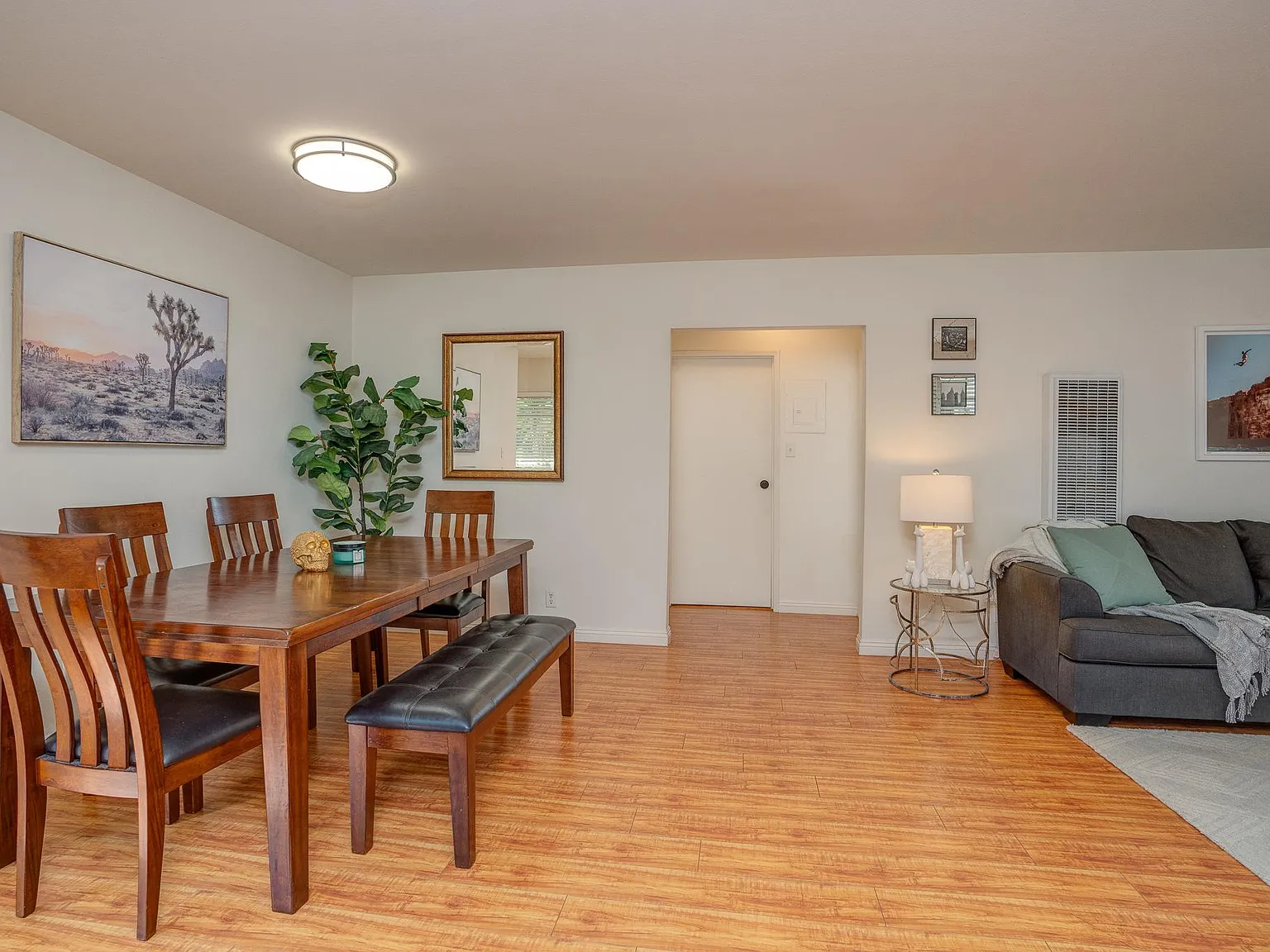 2 bed, 1000 sqft, $3,200 — Photo 2