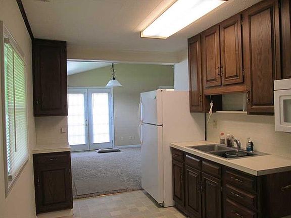 4th image of 411 Sunset Dr
