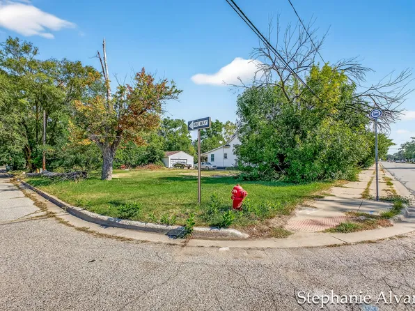 558 E Apple Ave, Muskegon, MI 49442
