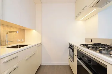 Rented by Gulia Wang, LREB