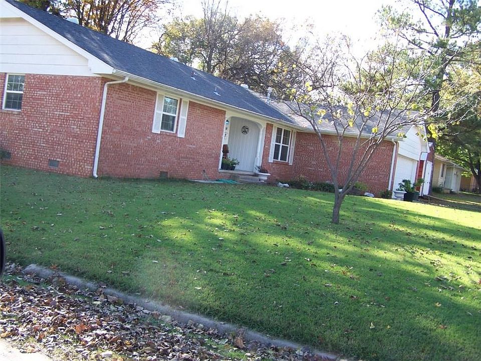 1st image of 1209 E Lawrence St