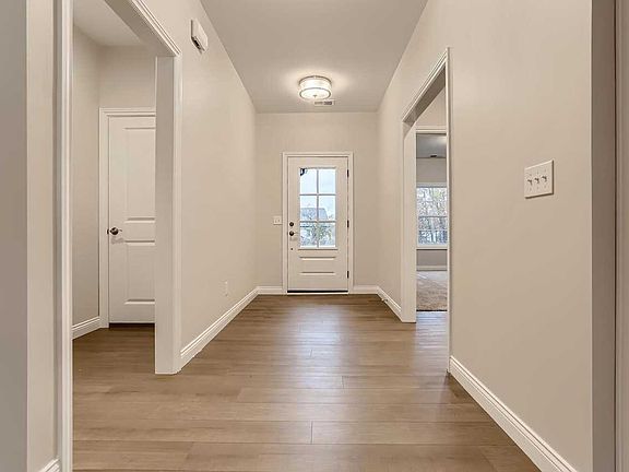 4th image of 3727 Cora Ct #B