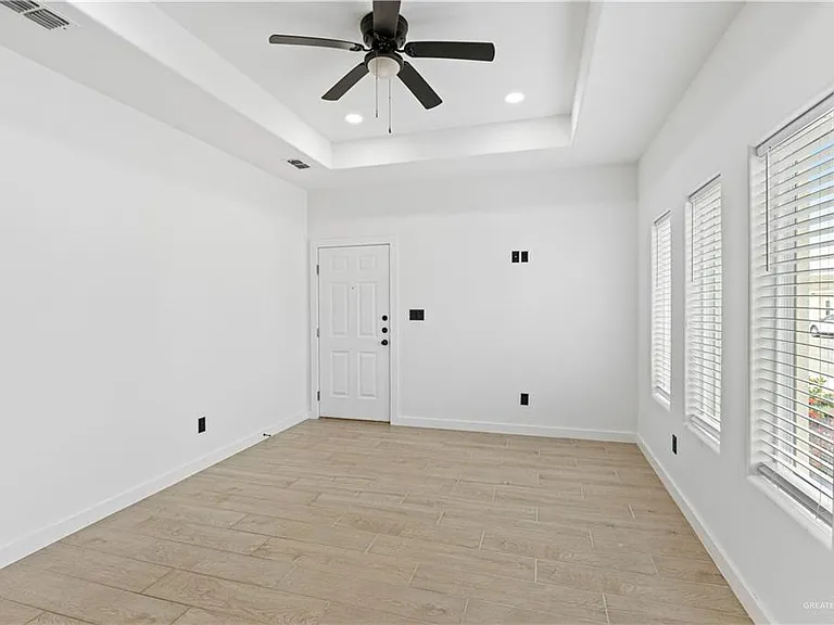 823 Abby St #3 — Photo 3