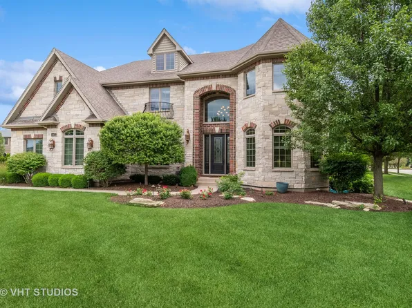 4432 Chinaberry Ln, Naperville, IL 60564