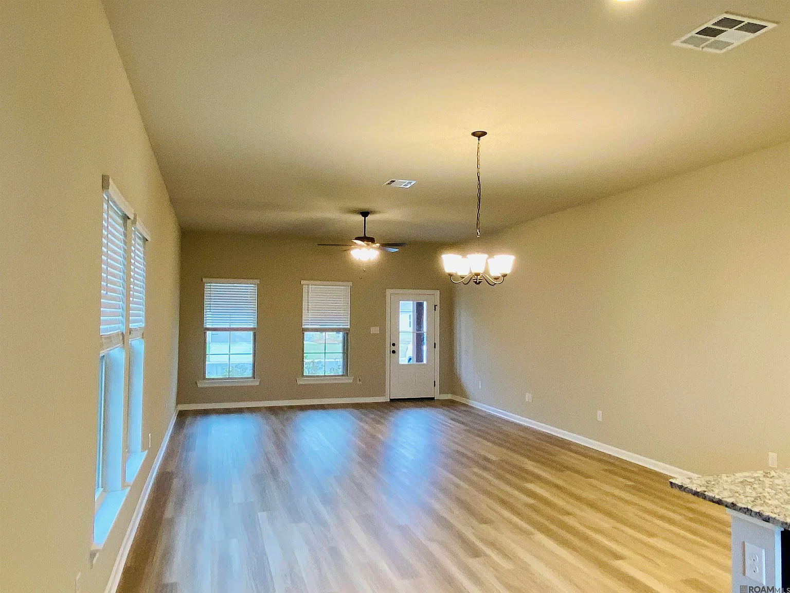 4 bed, 1875 sqft, $2,195 — Photo 3