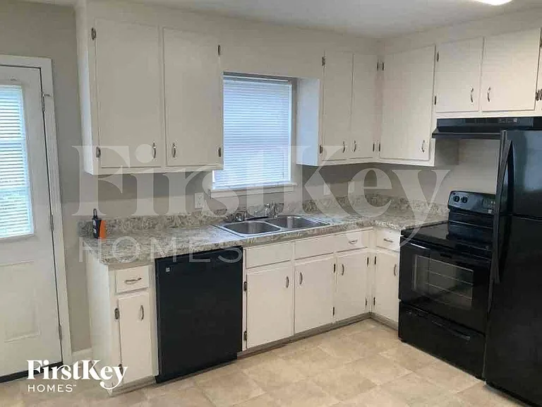 990 Green Valley Dr NW — Photo 3