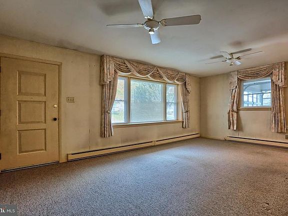 4th image of 206 Greenwood Dr