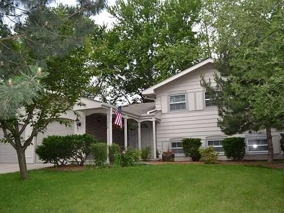 2S138 Avondale Ln photo 1
