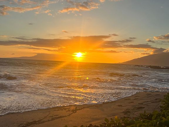 4 minute walk across the street to sunset viewing every night!