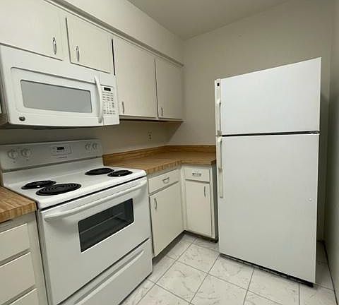 2nd image of 1337 Caminito Gabaldon Unit B