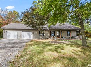 2552 Loami Rd, Jacksonville, IL 62650