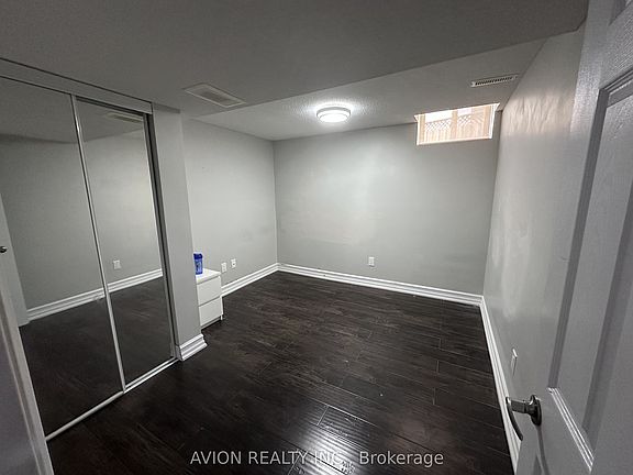 5th image of 10 Durant Cres #Basement