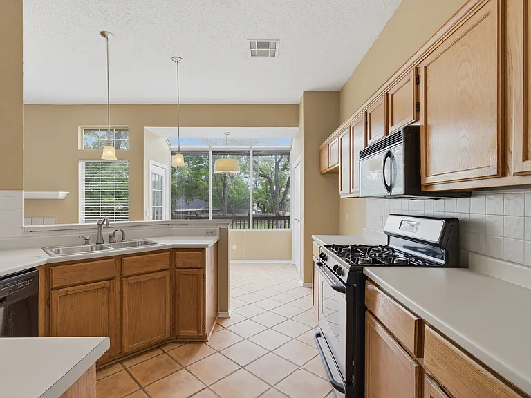 Kitchen/Breakfast Nook
