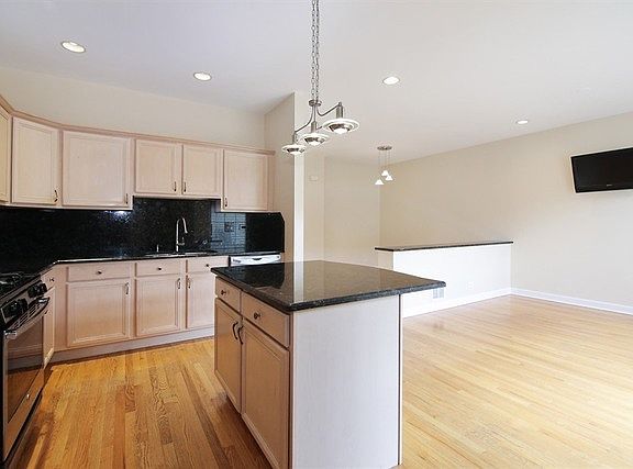 4th image of 2761 Langley Cir