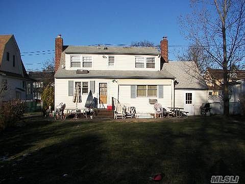 4th image of 366 Secatogue Ave
