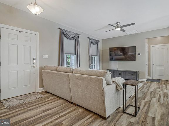 4th image of 7098 Quicktree Pl