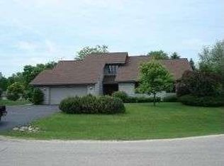 5540 Palisades Ct, Racine, WI 53403