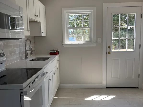 46 Lafayette St APT 2S, New Bedford, MA 02745