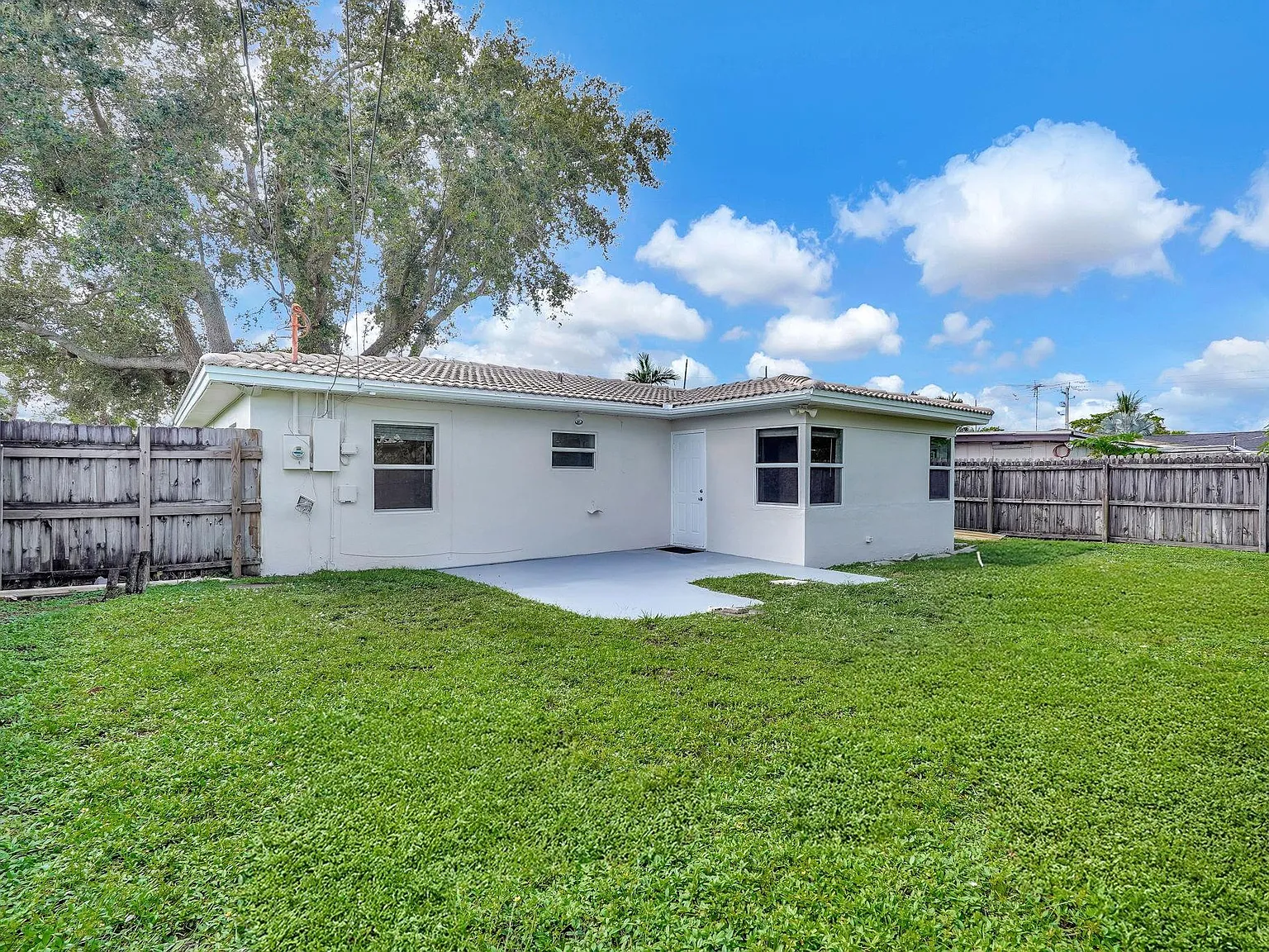 3 bed, 2.0 bath, 997 sqft, $3,247 — Photo 3