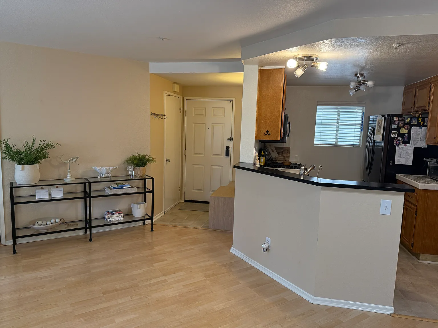2 bed, 1032 sqft, $1,800 — Photo 2