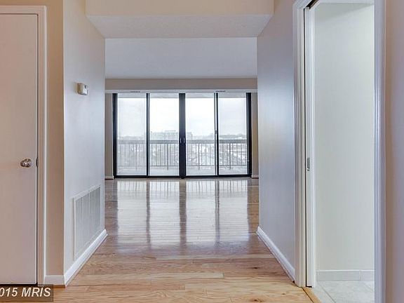 4th image of 1016 S Wayne St APT 803