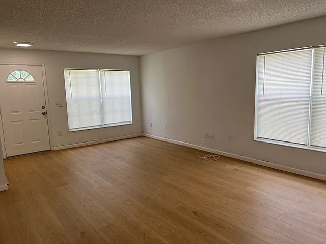 1139 Ballyshannon Pkwy — Photo 3
