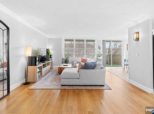 100 Grand Cove Way APT 3A, Edgewater, NJ 07020