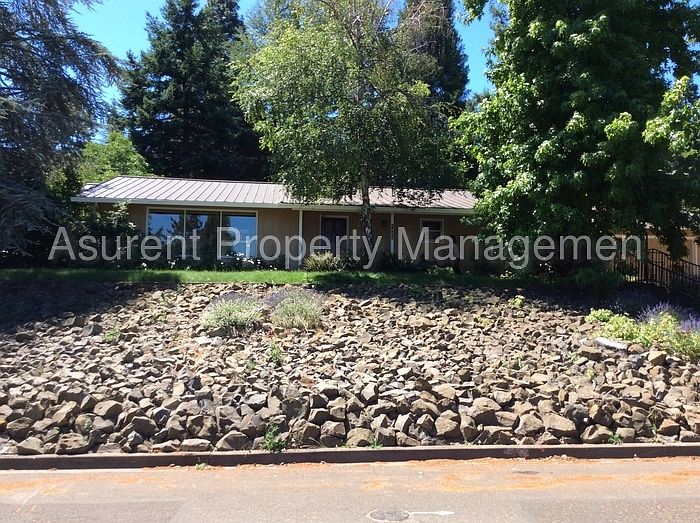 1st image of 1950 Crestview Dr