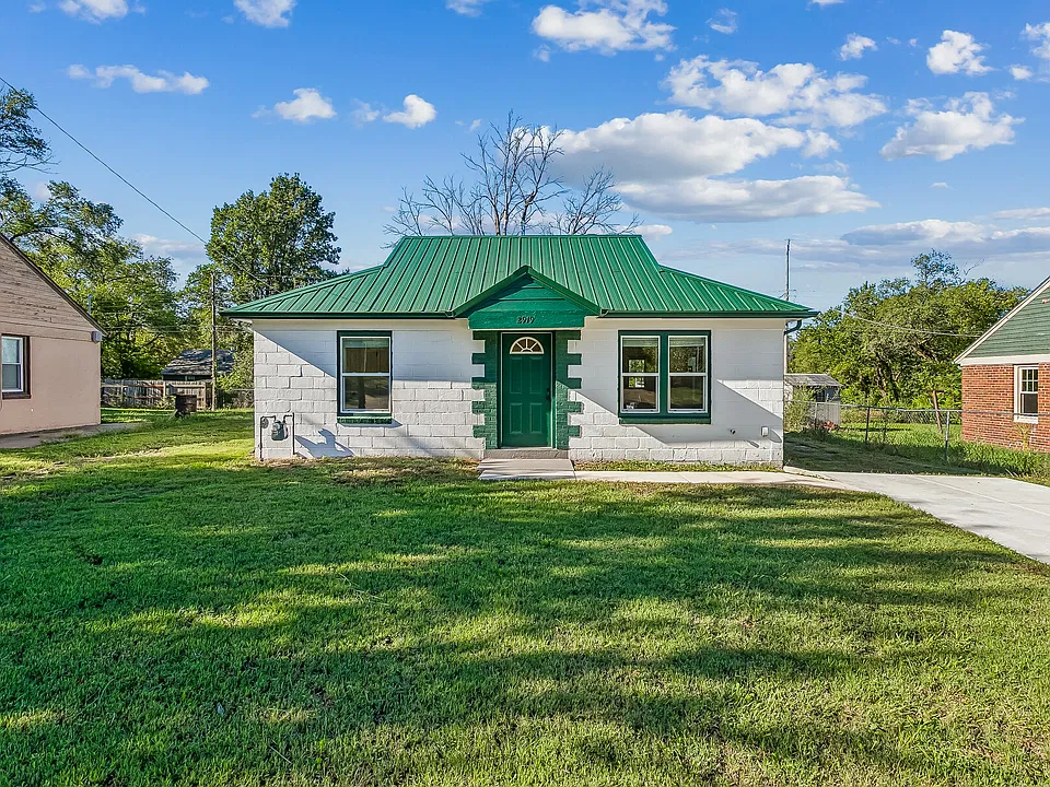 2919 E Maplewood Dr