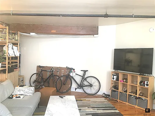 Rented by R New York | media 67