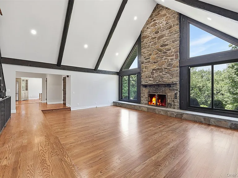 475 N Riverside Rd — Photo 18