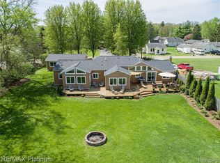 619 Senecal St, Fenton, MI 48430