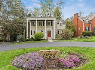 1326 Washington Rd, Mt Lebanon, PA 15228