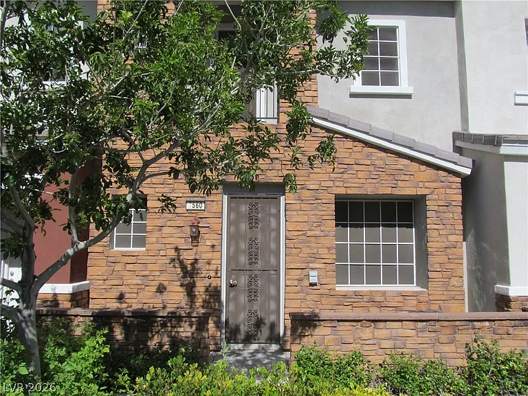 7560 Nicklin St — Photo 2