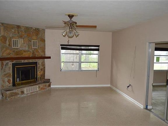4th image of 1801 W Crawford St