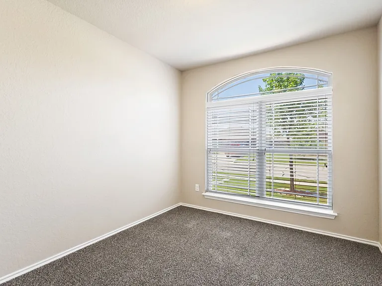1533 Redbridge Dr — Photo 19