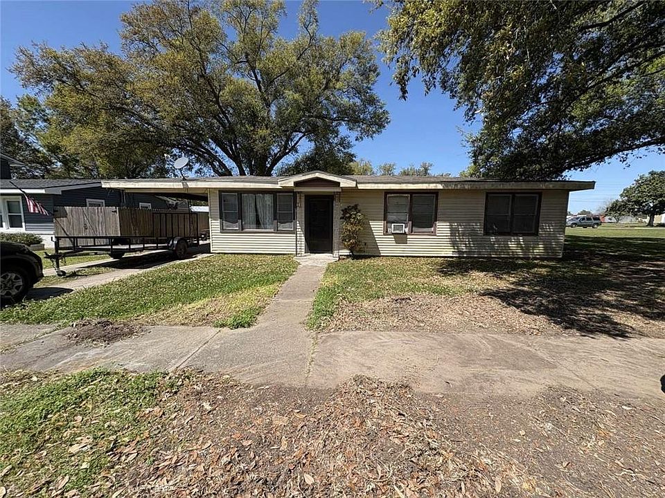 1st image of 204 Sako Dr