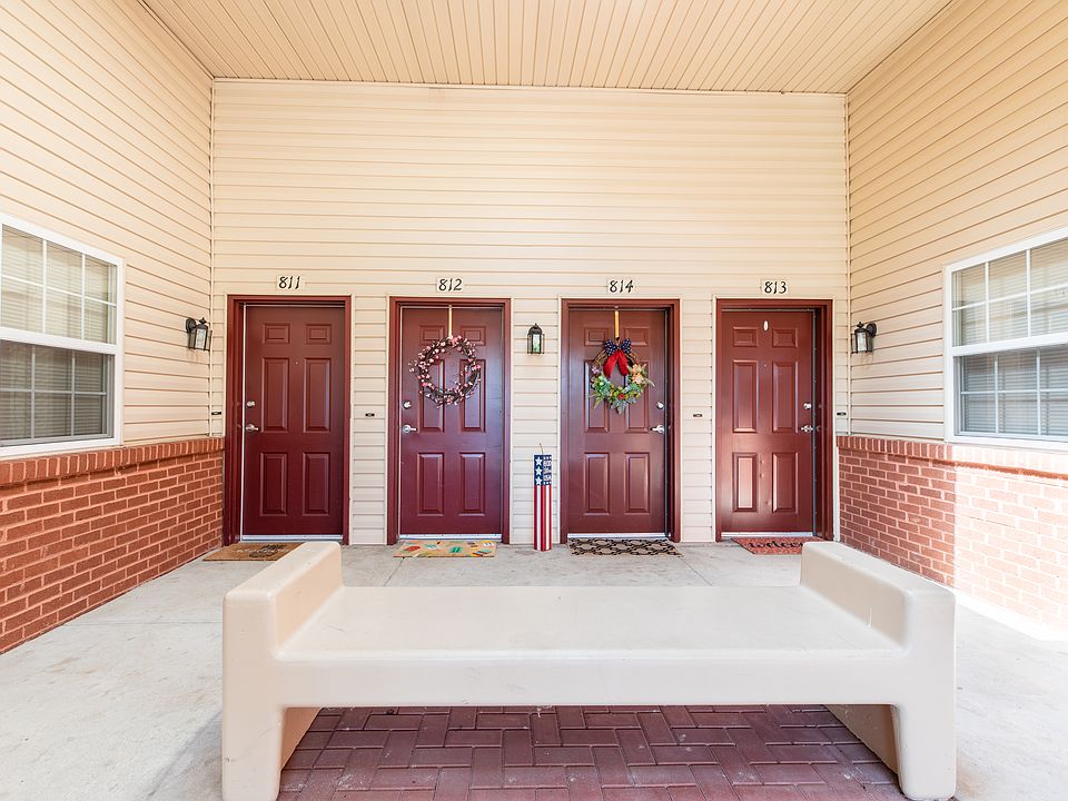 Private Covered Courtyard Entrances
