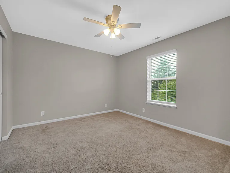1115 Goldfinch Ave — Photo 4