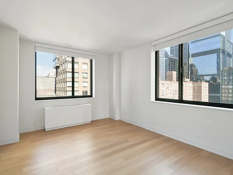 Columbus Cir #N12F — Photo 9