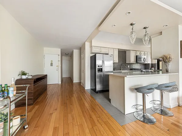 208 E Broadway #J-106, New York, NY 10002