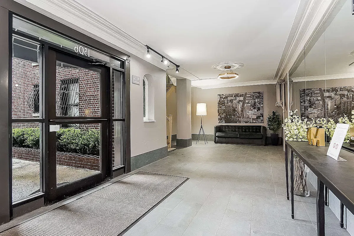 1506 Overing Street — Photo 3