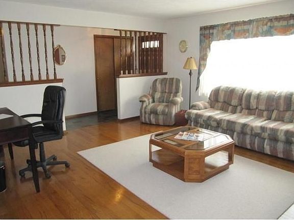3rd image of 14 Elmwood Dr